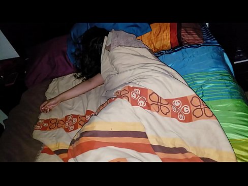 ❤️ Stiefzoon die zijn jonge stiefmoeder berispt terwijl ze slaapt. ☑ Anal porno at us ﹏